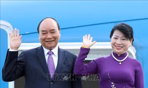 Chủ tịch nước Nguyễn Xuân Phúc lên đường thăm hữu nghị chính thức Lào