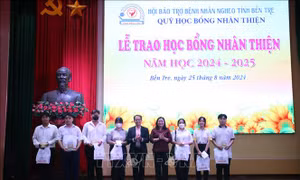 Học bổng Nhân Thiện tiếp sức học sinh, sinh viên có hoàn cảnh khó khăn