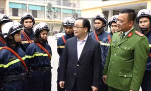 Lãnh đạo thành phố Hà Nội thăm, chúc Tết đơn vị công an, quân đội và các giáo xứ