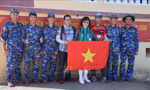 Cột mốc chủ quyền trong trái tim kiều bào - Bài cuối: Hành trình đặc biệt của lá cờ quay trở lại Trường Sa