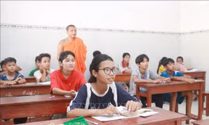 Rộn ràng các lớp học chữ Khmer dịp hè