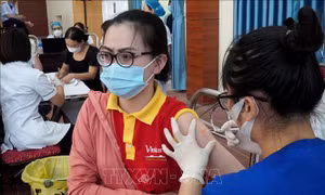 Bộ trưởng Bộ Y tế: Chiến lược vaccine đang diễn ra thành công