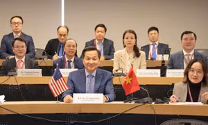Phó Thủ tướng Lê Minh Khái trao đổi với Đại diện Thương mại Hoa Kỳ