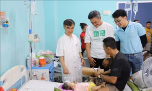 Chung tay hỗ trợ người dân Huế khắc phục hậu quả mưa lũ