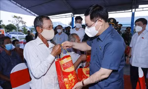 Chương trình Xuân biên phòng ấm lòng dân biển tại huyện Ngọc Hiển, Cà Mau