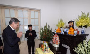 Ngoại trưởng Hoa Kỳ thắp hương, chia buồn với gia đình Tổng Bí thư Nguyễn Phú Trọng