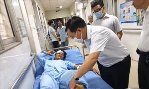 Hỗ trợ các nạn nhân vụ sập công trình xây dựng tại Khu công nghiệp Giang Điền