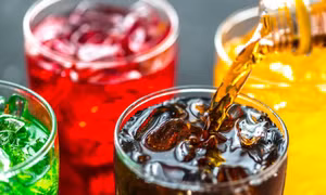 Nguy cơ gây ung thư cao hơn từ soda và nước hoa quả 