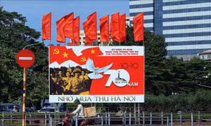Đảng đổi mới đưa đất nước vươn mình: Tránh hai thái cực 'bao biện - buông lỏng'