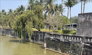 Dang dở Dự án kè bờ hồ Di tích Quốc gia đặc biệt Thành cổ Quảng Trị