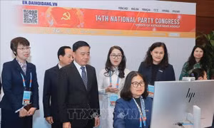 Thường trực Ban Bí thư tham quan khu vực tác nghiệp của TTXVN