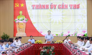 Chủ tịch Quốc hội Vương Đình Huệ làm việc với Ban Thường vụ Thành ủy Cần Thơ