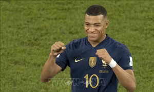 Mbappe san bằng kỷ lục của 'Vua bóng đá' Pele