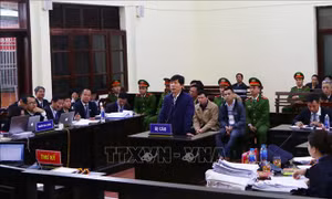 Phiên tòa xét xử vụ bác sỹ Hoàng Công Lương bước sang phần xét hỏi