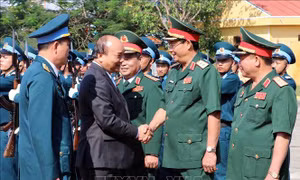 Thủ tướng Nguyễn Xuân Phúc kiểm tra sẵn sàng chiến đấu tại Sư đoàn Không quân 372