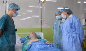 Bình phục gần như hoàn toàn, bệnh nhân phi công người Anh có thể sớm xuất viện