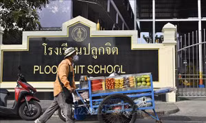 Thái Lan phát tiền mặt hỗ trợ tiểu thương, người bán hàng rong