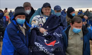 Ba nhà du hành vũ trụ làm việc trên ISS trở về Trái Đất an toàn