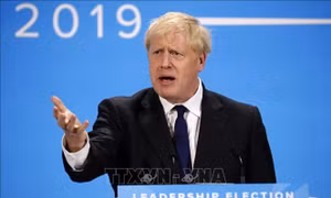 Thủ tướng Theresa May chúc mừng thắng lợi của ông Boris Johnson