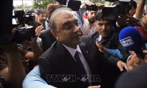 Pakistan: Cựu Tổng thống Zardari bị cấm ra nước ngoài do cáo buộc rửa tiền 