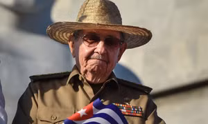 Bí thư thứ nhất Đảng Cộng sản Cuba Raul Castro nhận Giải thưởng Lenin