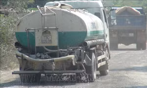Giải quyết bức xúc của người dân vì đường dân sinh bị xe băm nát