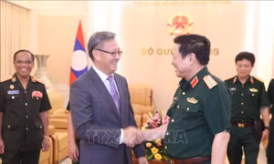 Đại tướng Ngô Xuân Lịch tiếp thân mật Đại sứ Lào tại Việt Nam