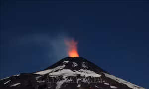 Chile ban bố cảnh báo vàng về nguy cơ núi lửa Villarrica phun trào