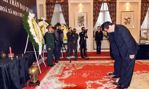 Tiếp tục có nhiều đoàn đến viếng Chủ tịch nước Trần Đại Quang tại Trung Quốc, Campuchia