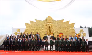 Tình đoàn kết đặc biệt Việt Nam - Lào mãi trường tồn