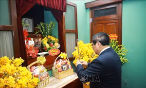 Thủ tướng Phạm Minh Chính dâng hương tưởng nhớ Chủ tịch Hồ Chí Minh tại Nhà 67
