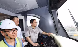 Thủ tướng yêu cầu thi công '3 ca, 4 kíp' để đảm bảo tiến độ đường sắt đô thị Nhổn - ga Hà Nội