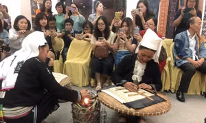 Trải nghiệm không gian 'Sáp ong - Sắc chàm'