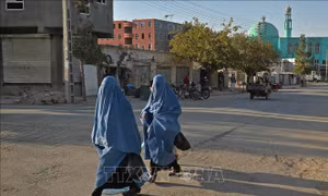 Taliban yêu cầu các nữ MC che kín mặt khi lên sóng truyền hình