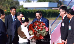 Thủ tướng Phạm Minh Chính tới Viêng Chăn, bắt đầu chuyến công tác tại Lào