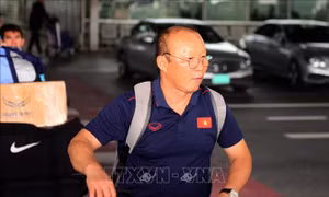 Vòng loại World Cup 2020: Thày trò Park Hang-seo đã tới Bangkok