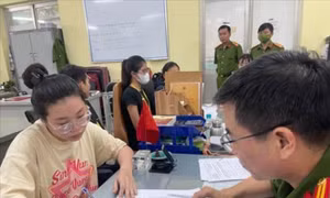 Phá đường dây lừa đảo 'chuyển đổi tín dụng thành tiền mặt'