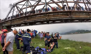 Nhảy xuống sông cứu người, lái xe tải và nạn nhân cùng bị đuối nước thương tâm