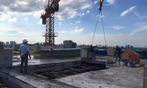 Hoàn thành phá dỡ tầng 18 tòa nhà 8B Lê Trực