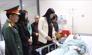 MTTQ Việt Nam TP Hà Nội hỗ trợ các nạn nhân vụ cháy quán cà phê tại đường Phạm Văn Đồng