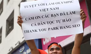 Phun vòi rồng tại sân bay Nội Bài chào đón những 'người hùng' ASIAD 2018