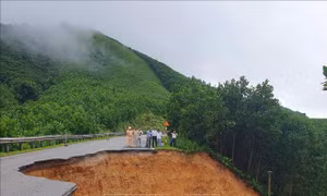 Quảng Ninh: Khắc phục sạt lở trên tuyến Quốc lộ 18B