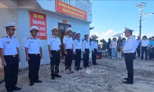 Đoàn công tác số 10 hoàn thành chuyến thăm huyện đảo Trường Sa và Nhà giàn DK1