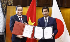 Chủ tịch Quốc hội Trần Thanh Mẫn hội đàm với Chủ tịch Thượng viện Nhật Bản