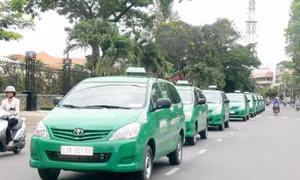 Hà Nội cấp mã số xác nhận bằng tin nhắn đối với hoạt động vận chuyển bằng xe taxi