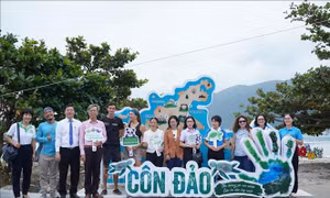 Chung tay giảm rác thải nhựa tại Côn Đảo