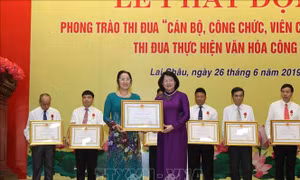 Phó Chủ tịch nước dự lễ phát động phong trào thi đua tại Lai Châu