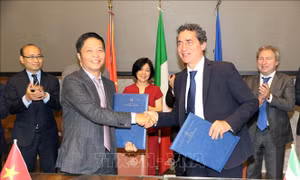 Việt Nam - Italy ký biên bản ghi nhớ về hợp tác trong lĩnh vực năng lượng