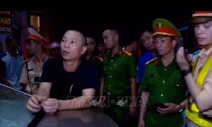 Khởi tố lái xe chống người thi hành công vụ