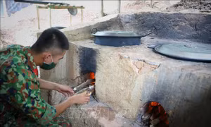 Bộ đội dọn ra rừng ở, nhường doanh trại cho người cách ly